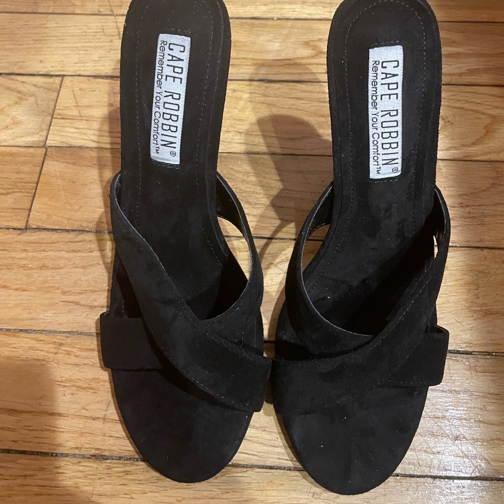 Black Cape Robbin heels worn once by a model for a runway show.